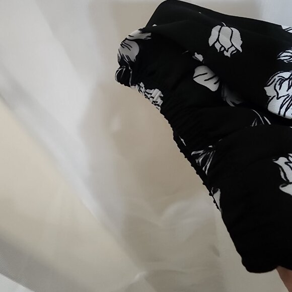 NWT- Black and White Floral Blouse - Picture 5 of 5